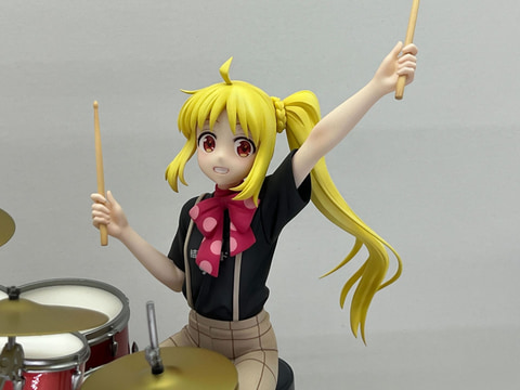 ぼっち・ざ・ろっく」より「伊地知虹夏」と「喜多郁代」のフィギュアが