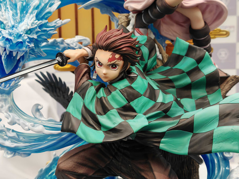 プライム1スタジオ、「鬼滅の刃」のスタチューと、「エヴァンゲリオン