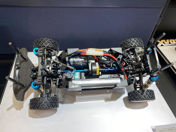 豪快なラリー走行も楽しめるシャフトドライブ4WDシャーシ「1/10RC XV