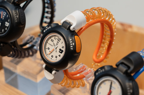 若手社員で開発 カシオのサウナ用「サ時計」はなぜ生まれたか