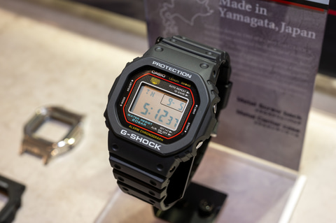 初代G-SHOCKが現代の技術で復刻「DW-5000R」登場 - Impress Watch