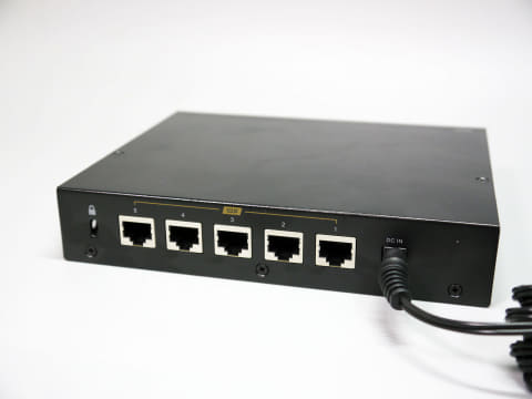 バッファローの10GbEスイッチ「LXW-10G5」を試して驚いた、“普通に使っ