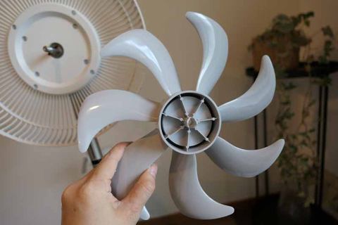 家電製品ミニレビュー】やさしく心地よい風は睡眠時にぴったり! 上下