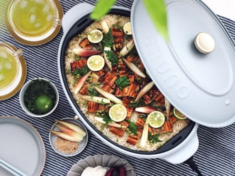 BRUNO、人気のオーバルホットプレートに初夏の限定カラー「ブルー