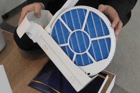 強力加湿で低騒音のプラズマクラスター空気清浄機。本体スリム化