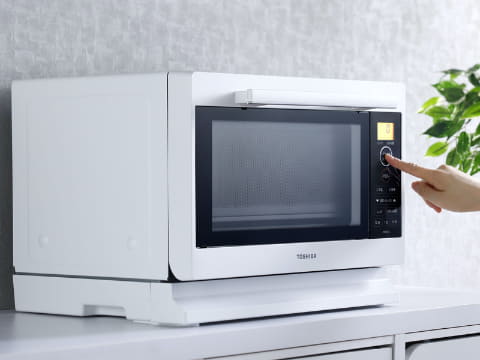 東芝、「8つ目赤外線センサー」で感知して温める1,000W出力の電子