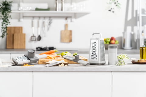 ツヴィリング、楽に素早くすりおろせるZ型刃のおろし金 - 家電 Watch