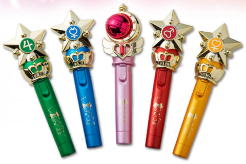 セーラームーンのロッドでネイルケア。甘皮処理～ツヤ出しが1本で