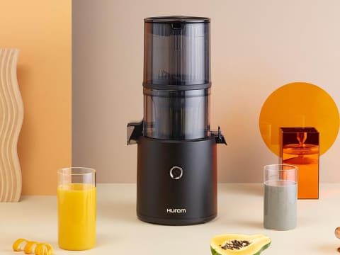 HUROM、りんごをまるごと入れて絞れるスロージューサー - 家電 Watch