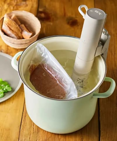 ブルーノ、底が浅めの鍋でも使える低温調理器 - 家電 Watch