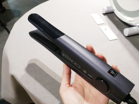 シャープ、低温120℃でもしっかりカール作れるヘアアイロン - 家電 Watch