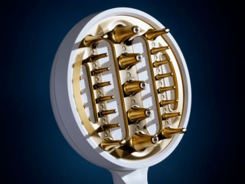 クシのようなシャワーヘッド、頭皮汚れを徹底洗浄 - 家電 Watch