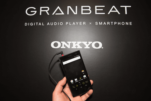 オンキヨーのハイレゾスマホ「GRANBEAT DP-CMX1」2月下旬発売
