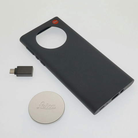 Leitz Phone 1の色違いシリコン製ケースとレンズキャップを買って