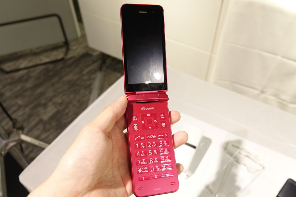 ドコモから折りたたみ型フィーチャーフォン「DIGNO ケータイ KY-42C