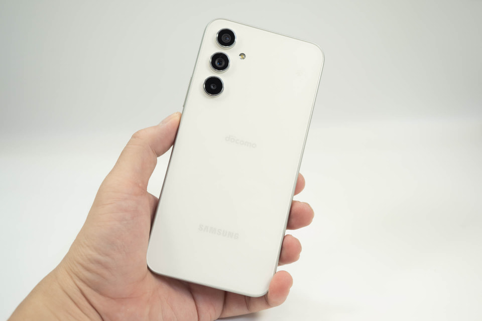Galaxy A54 5G」レビュー、トリプルカメラに美しいディスプレイ