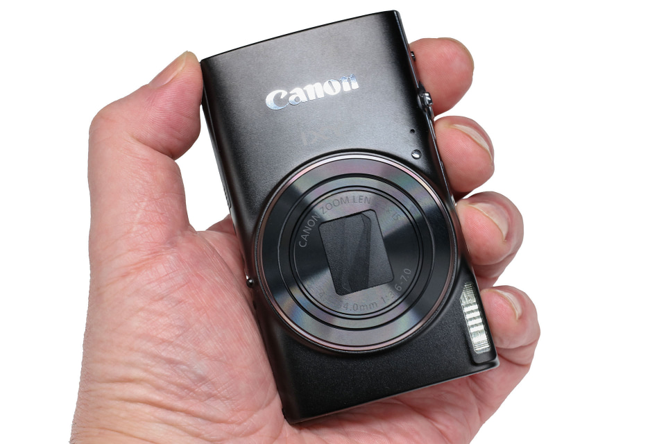 猫カメラに最適なのはどっちだ!? キヤノンのコンデジ2台を衝動買い