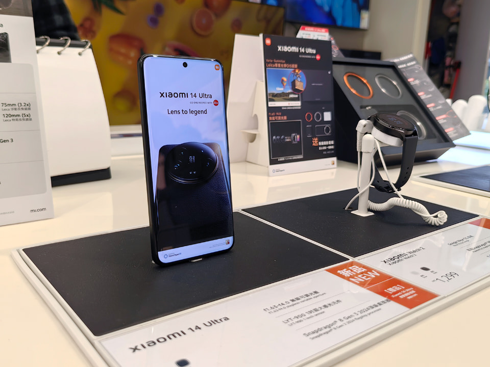 香港で人気のXiaomi 14 Ultra購入を検討、円安が悩ましい - ケータイ Watch