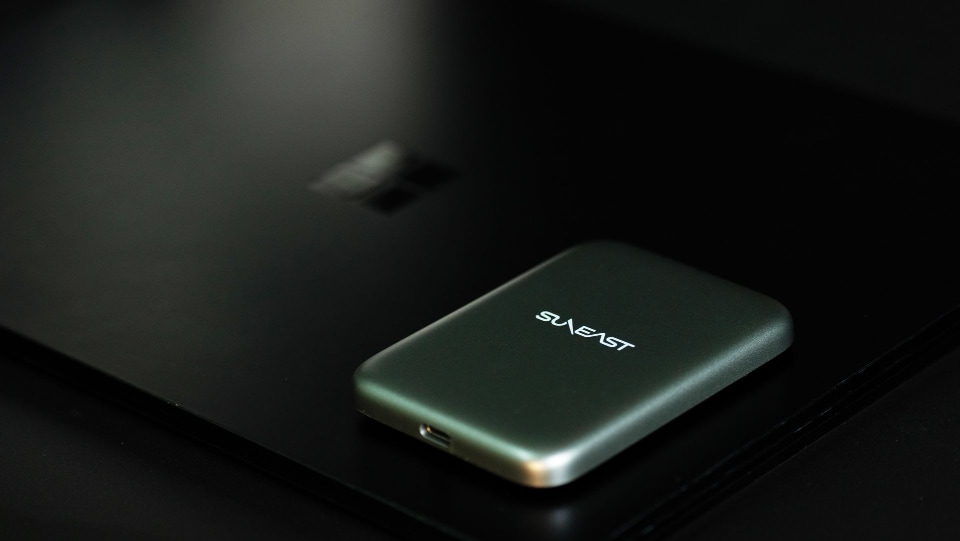 iPhoneにMagSafeでくっつく高速ポータブルSSD、SUNEASTから順次発売