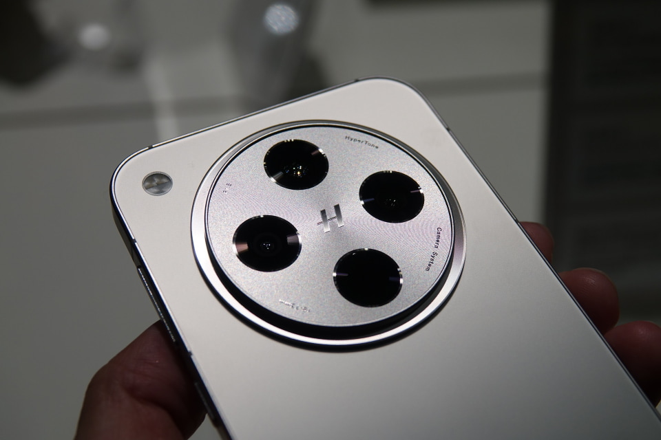 IIJmioなら「Find X8」がMNPで9万4800円、本日12日発売 - ケータイ