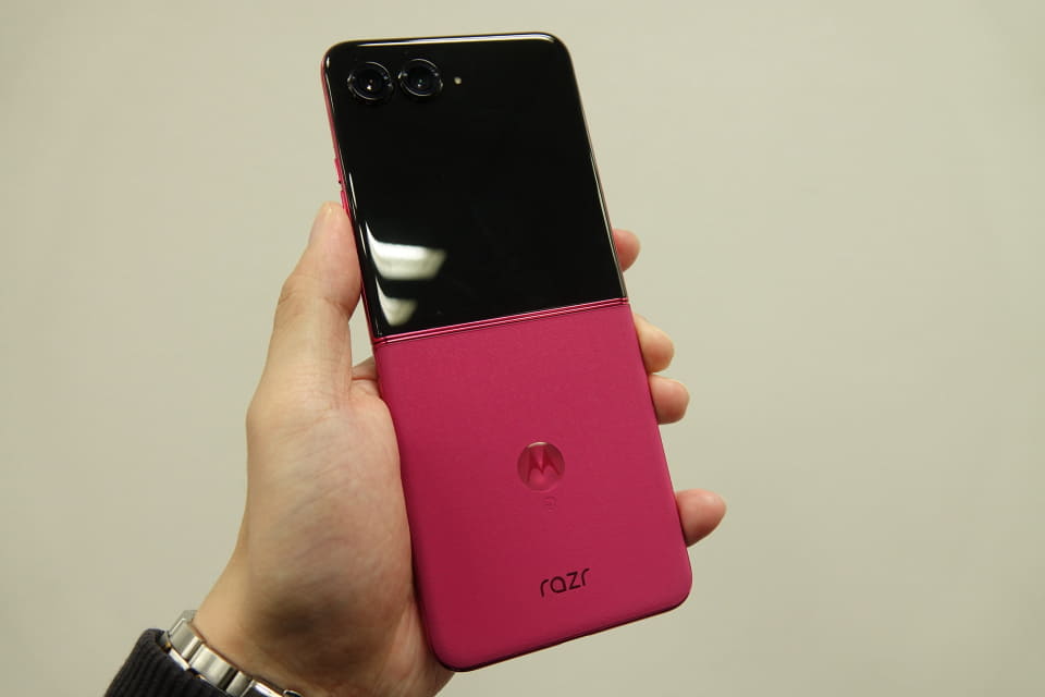 写真で見る「motorola razr 50 ultra」] - ケータイ Watch