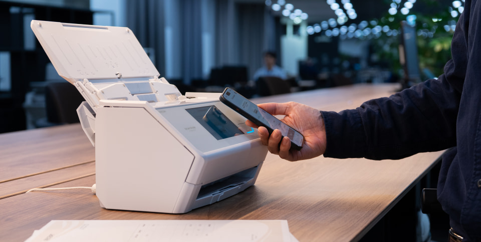 PFU、「ScanSnap iX2500」にスマホをかざして即スキャンできる