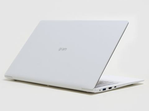 西川和久の不定期コラム】15.6型でほぼ1kgの超軽量モバイルノート「LG