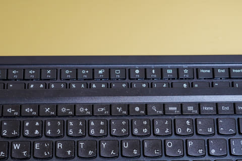 笠原一輝のユビキタス情報局】上質な打鍵感の“赤ぽっちThinkPad