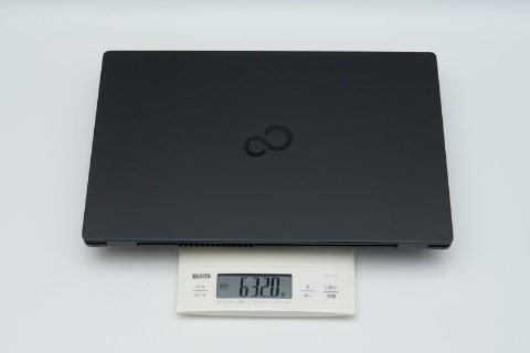Hothotレビュー】1kg切りどころじゃない! 634gの超軽量13.3型ノート