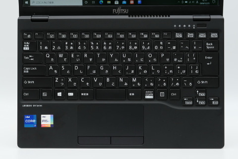 Hothotレビュー】1kg切りどころじゃない! 634gの超軽量13.3型ノート