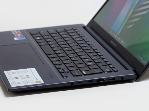 西川和久の不定期コラム】Ryzen 9 5900HXとOLEDを採用した14型ノートPC