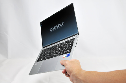 Hothotレビュー】1kg切りのCore i7搭載クリエイター向けノートが15万円