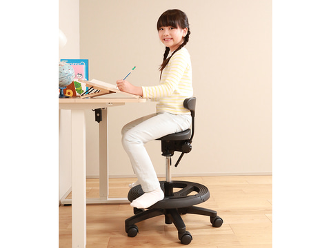 アーユル・チェアー、子どもの学習に最適な姿勢矯正椅子 - PC Watch