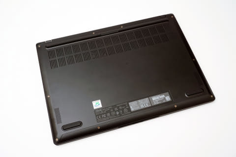 PC短評】Core Ultra 7 258V/有機EL/1TBで20万円以下!?良コスパノート