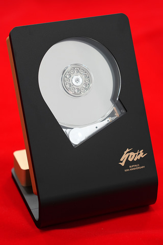 特集】中が見えるHDDをもう一度。バッファロー50周年“スケルトン