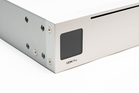 買い物山脈】10Gbpsの夢をつよつよの業務用ルーター「Dream Machine