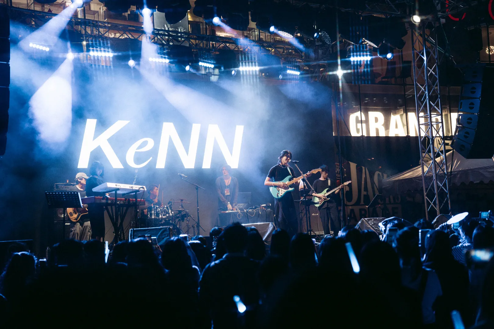 TOMONARI SORA, KeNN, muque, SANTA & WOLF HOWL HARMONY light up Avex