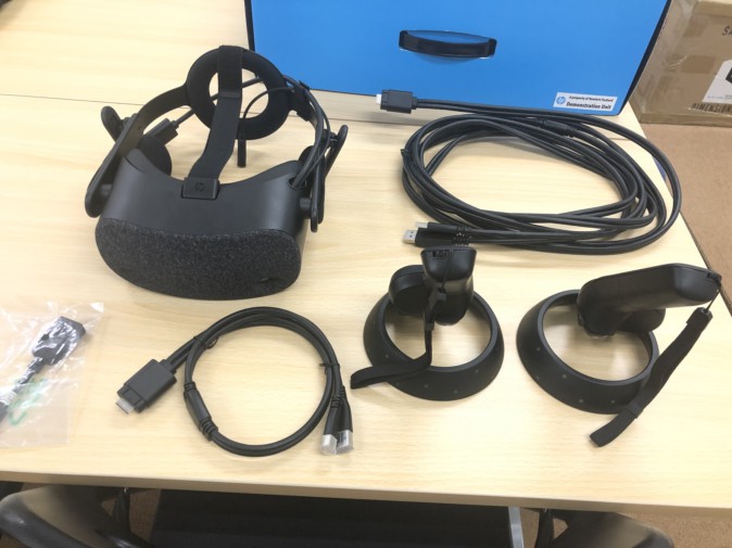 片目2Kの実力は？ Windows MR「HP Reverb」ハンズオンレビュー - MoguLive