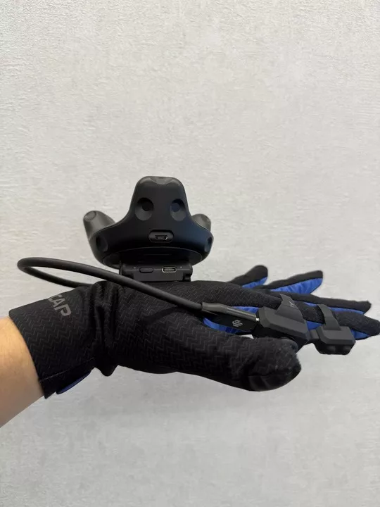 ハンドトラッキングデバイス「UDCAP VRグローブ」レビュー 世界から