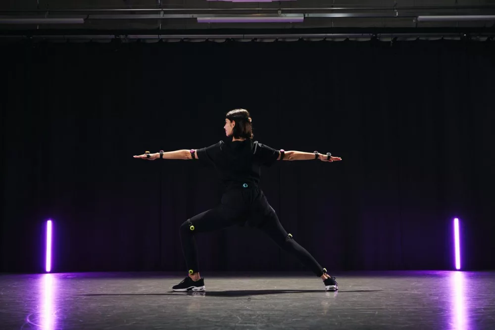 mocopi×2セットの合計12点で滑らかなモーションキャプチャーを実現する