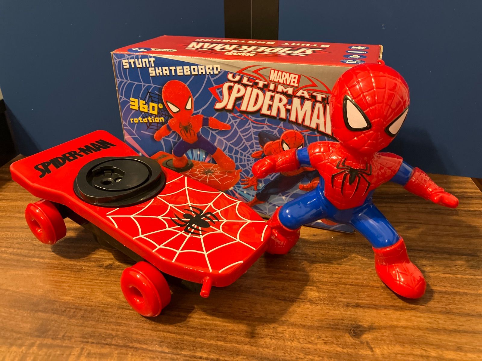スパイダーマンフィギュア スタントスケートボード玩具 - メルカリ