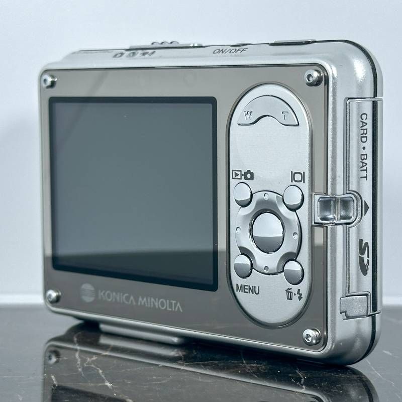 超美品】Konica Minolta DiMAGE X1 シルバー 800万画素 超薄型