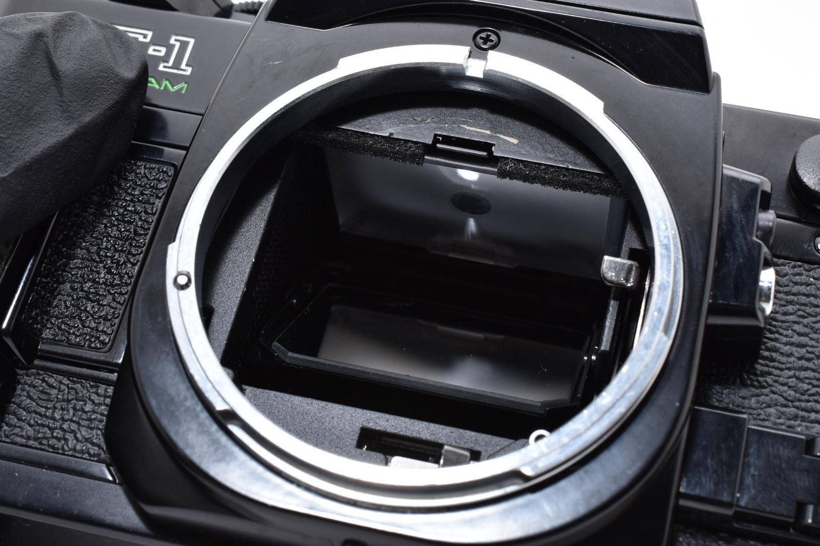 超美品 CANON キャノン A-1 フィルムカメラ モルト新品交換済 M607