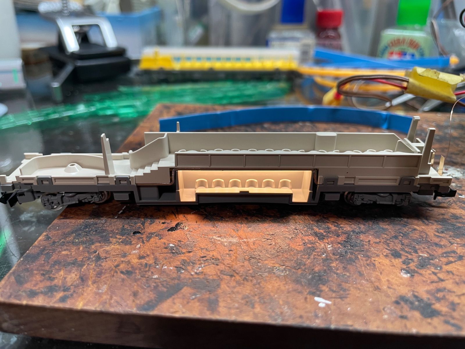 TOMIXのしまかぜに室内灯を装着します - メルカリ