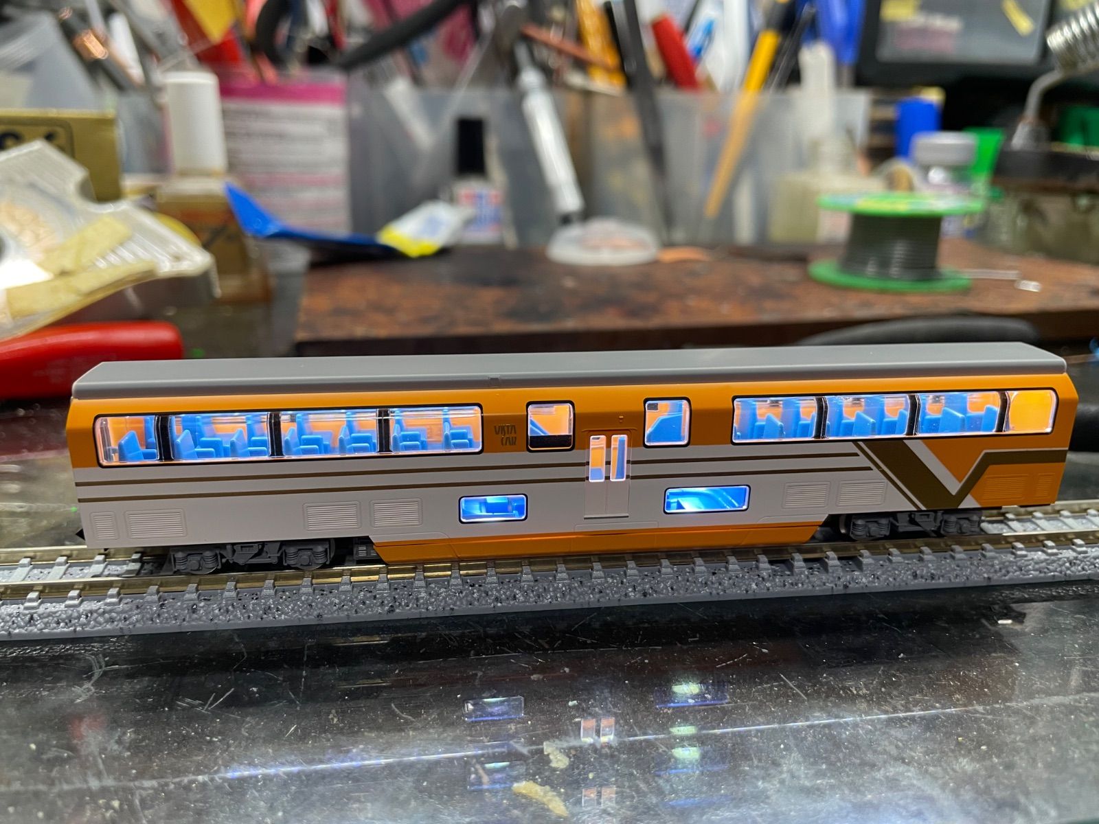 TOMIX Vista EX（喫煙室付き）に室内灯取り付けます。 - メルカリ