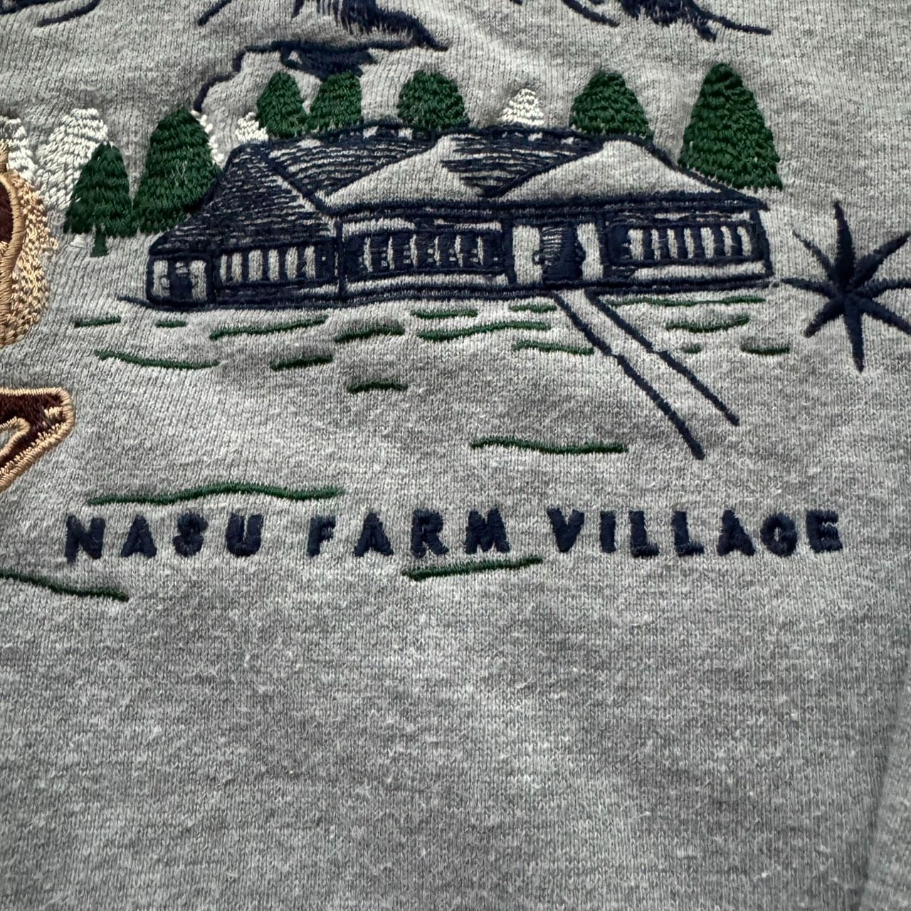 NASU FARM VILLAGE 那須ファームヴィレッジ 刺繍スウェット オーバー