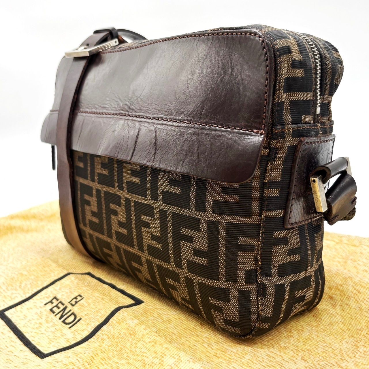 良品】FENDI フェンディ ズッカ柄 ショルダーバッグ ポシェット ポーチ