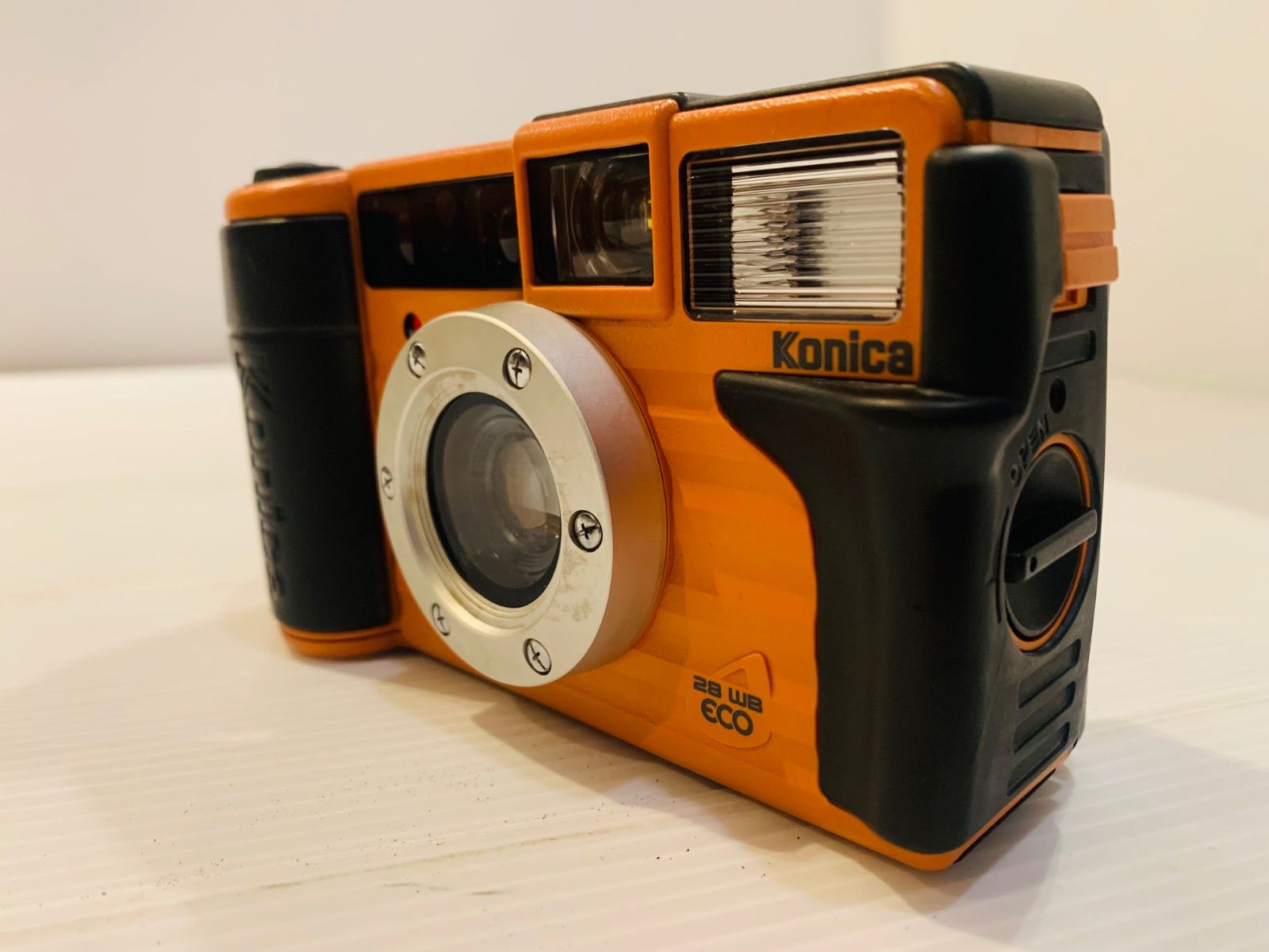 ジャンク】フィルムカメラ Konica 現場監督 LENS 28 WB ECO - メルカリ