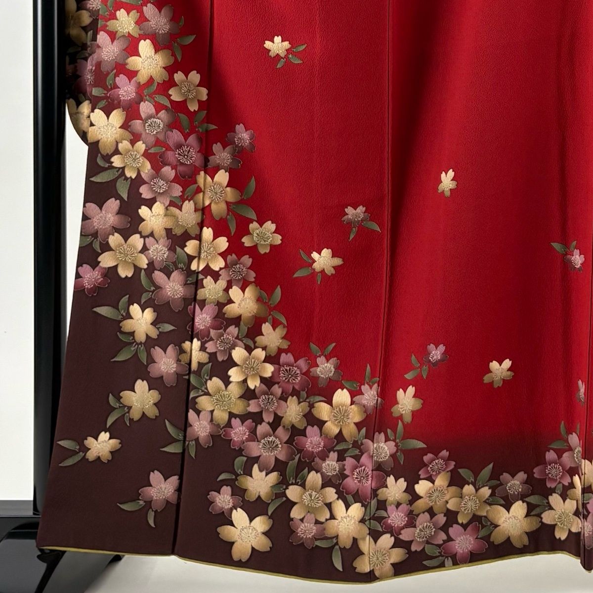 振袖 身丈163cm 裄丈67cm M 袷 鈴乃屋 桜 染め分け 赤 正絹 秀品
