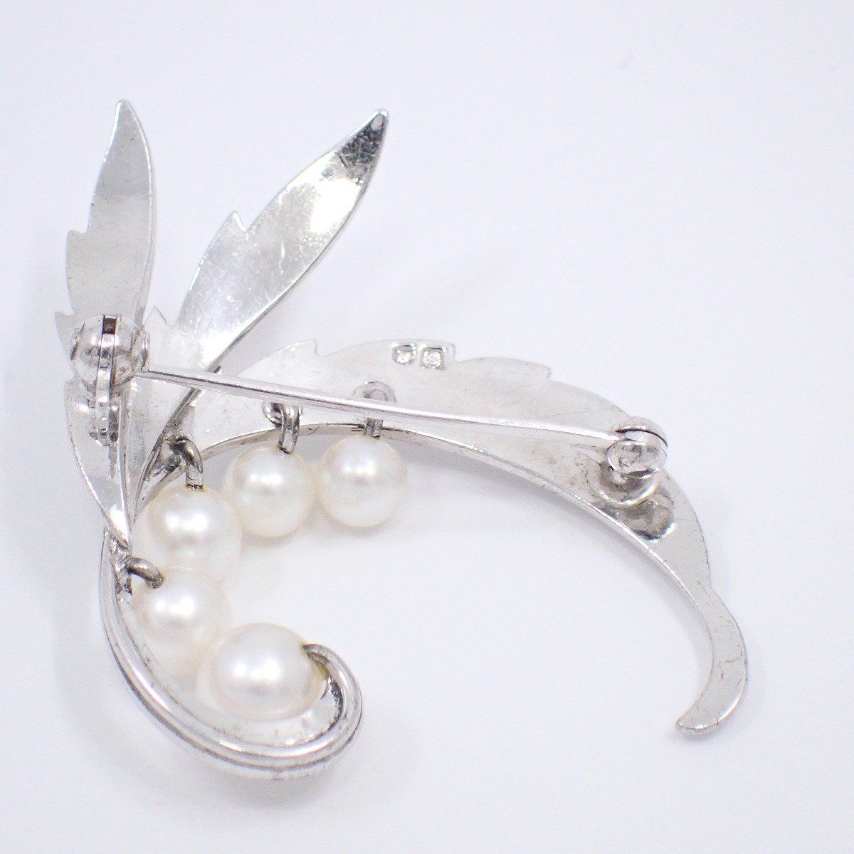 MIKIMOTO ミキモト リーフモチーフ ブローチ シルバー/パール5粒【い
